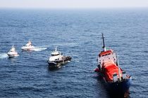 نجات 13 دریانورد خارجی توسط نیروهای امدادی بنادر هرمزگان 