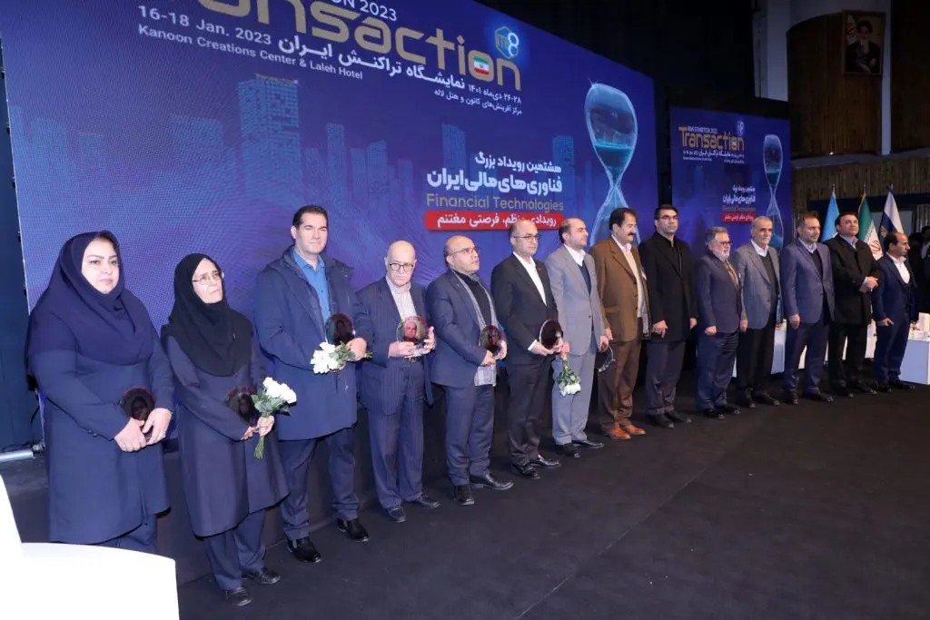 معاون فناوری اطلاعات بانک دی بانوی برگزیده اکوسیستم صنایع بانکی، پرداخت و فناوری شد