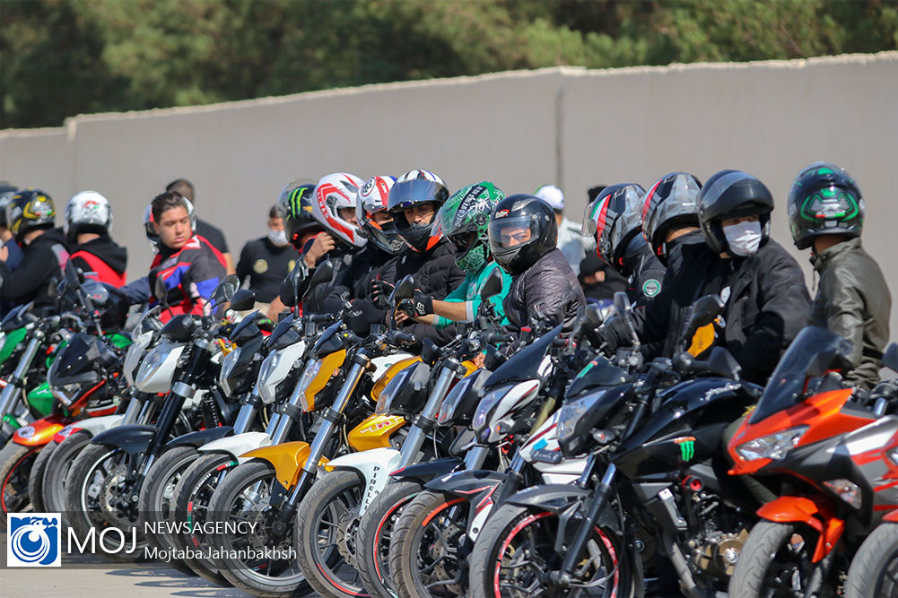 لغو مسابقات موتور سواری به دلیل ازدحام جمعیت در اصفهان