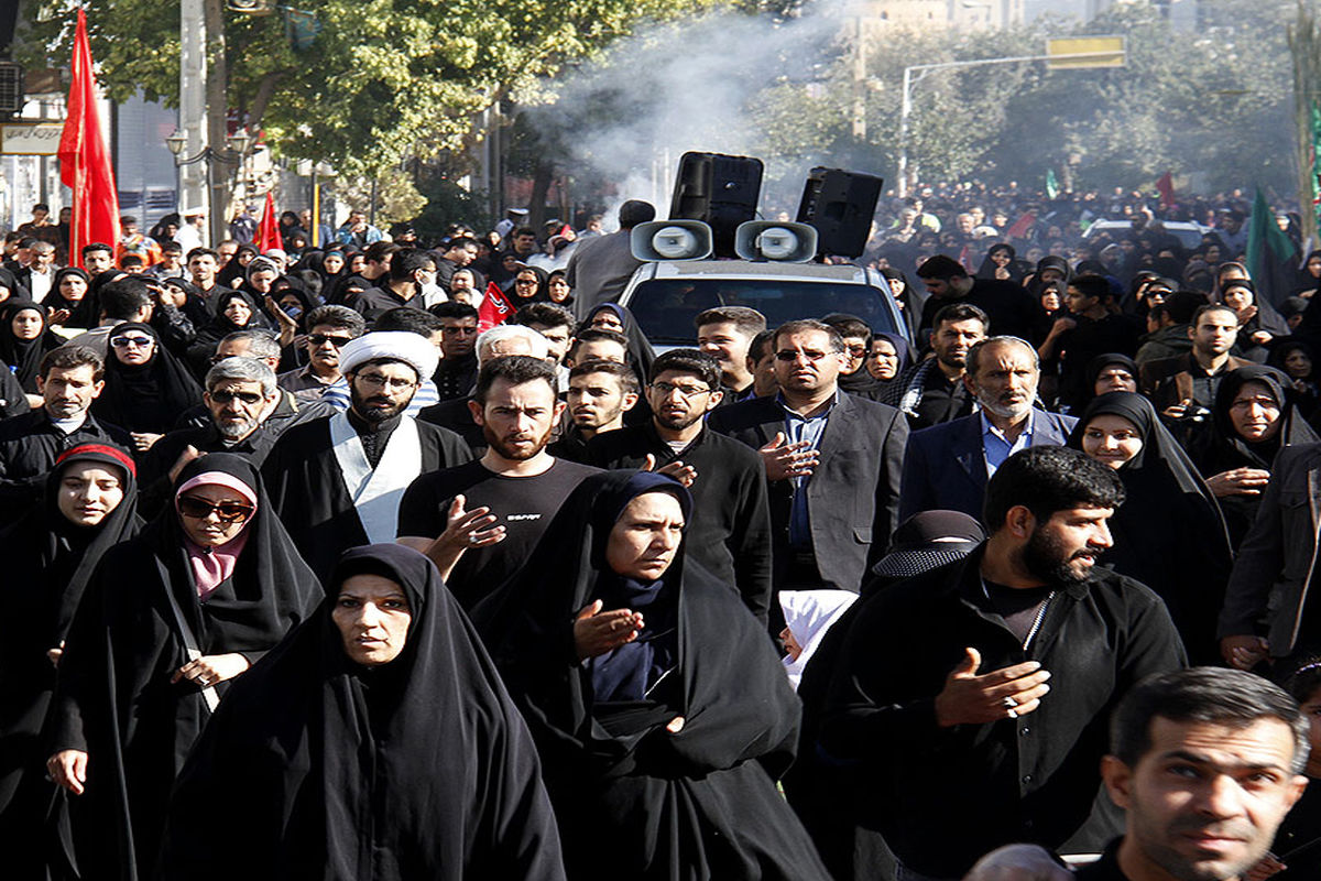 انبوهی از جمعیت تهران ارادت خود را در کمال آرامش به منصه ظهور رساندند