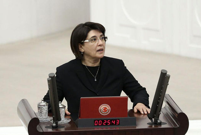 نماینده حزب دموکراتیک خلق ترکیه کرسی پارلمانی خود را از دست داد