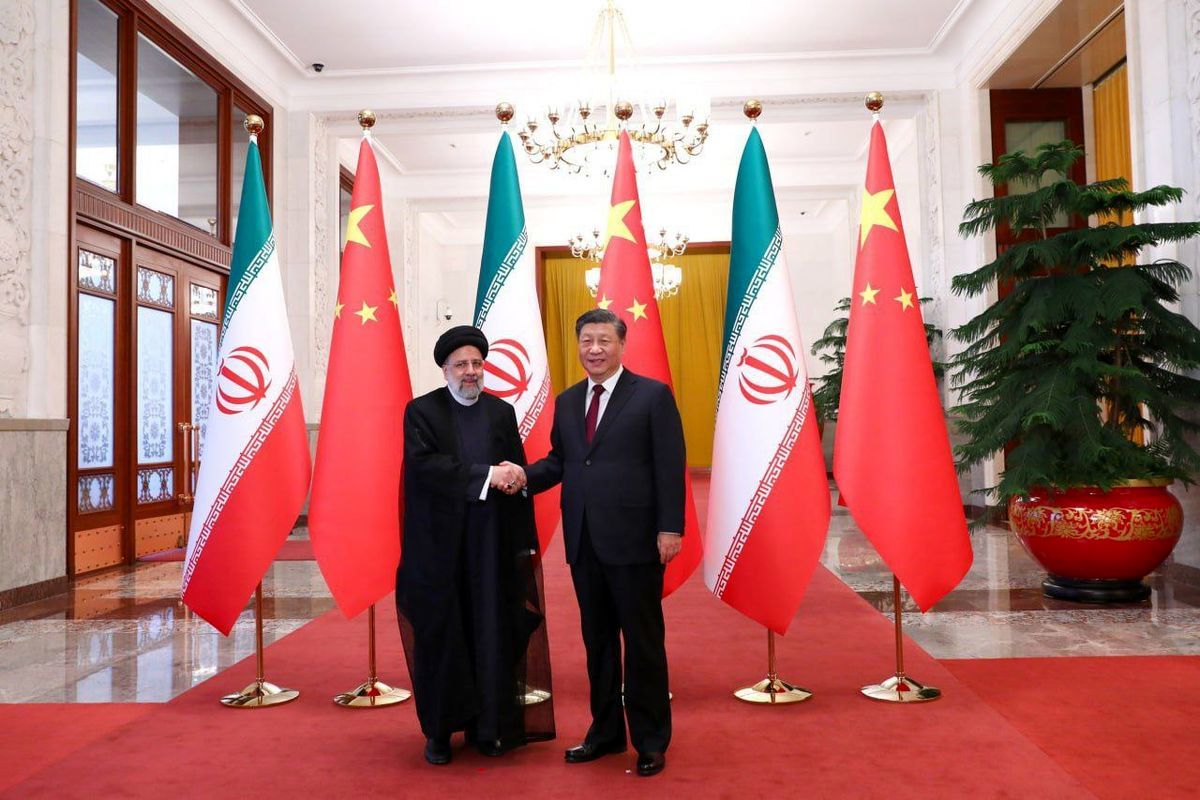 دلایل ناخشنودی غرب از توسعه روابط ایران و چین چیست؟ / امنیت پایدار و کاهش فشار تحریم ها استراتژی همکای 25 ساله
