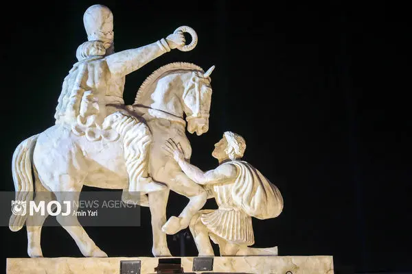 مجسمه «زانو زنندگان مقابل ایران» در ورودی فرودگاه مهر آباد نصب می شود