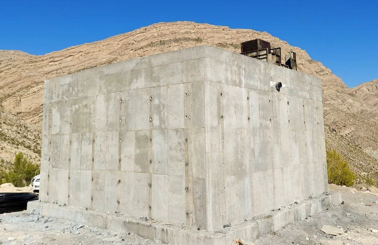 انجام عملیات بازسازی و توسعه شبکه آب و مخزن روستای توتنگ بندرعباس
