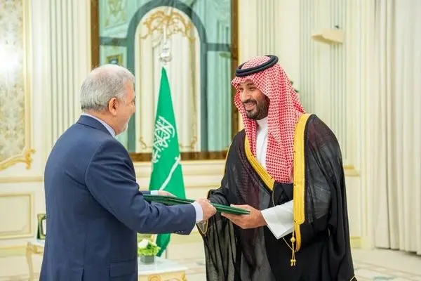 سفیر ایران استوارنامه خود را به ولیعهد عربستان تسلیم کرد
