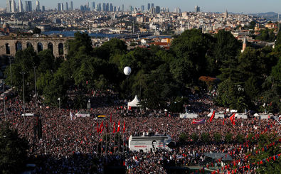شهردار استانبول بودجه برخی گروه های حامی دولت ترکیه را قطع کرد