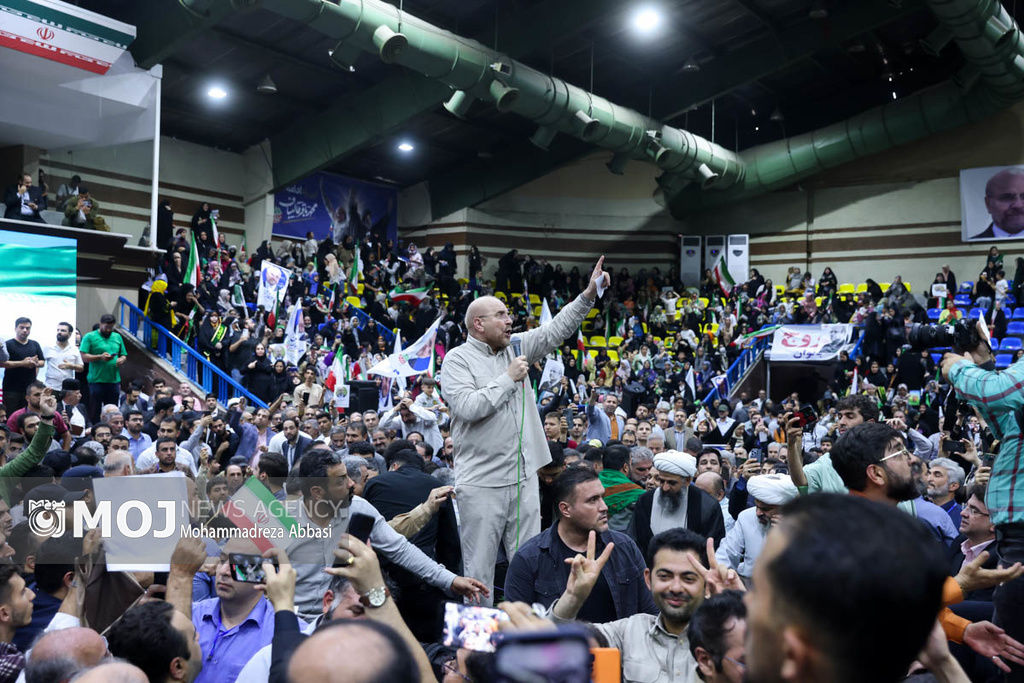اجتماع مردمی حامیان «محمد باقر قالیباف» در ورزشگاه شیرودی تهران 