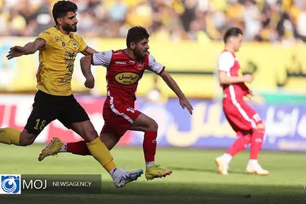 دیدار تیم های فوتبال سپاهان و پرسپولیس
