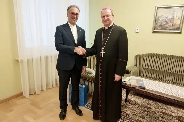 گفت‌وگوی سفیر ایران با اسقف اعظم لهستان