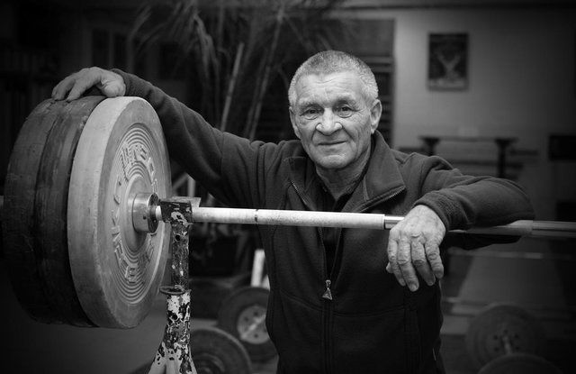 قهرمان وزنه برداری المپیک در ۷۸ سالگی درگذشت