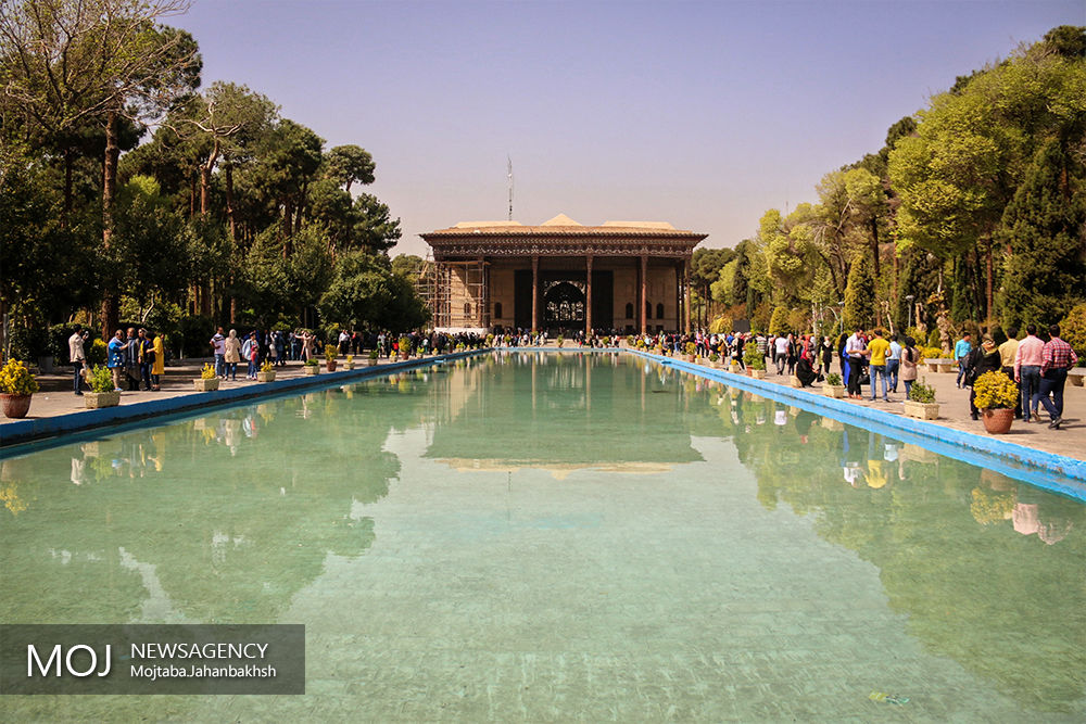 کاخ چهل ستون اصفهان میزبان مسافران نوروزی