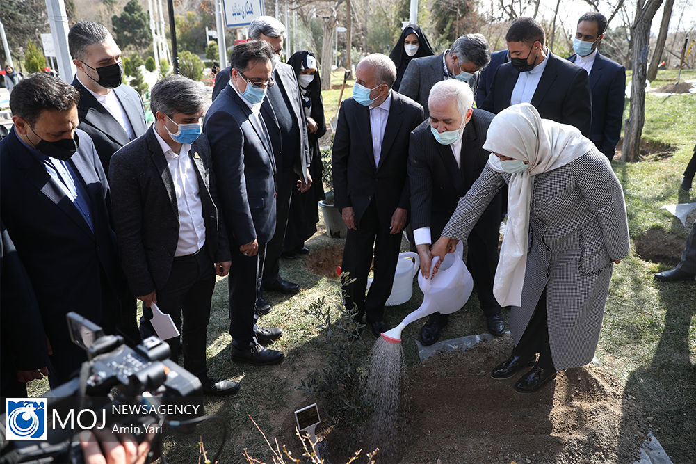 کاشت نهال دوستی با حضور وزیر امور خارجه