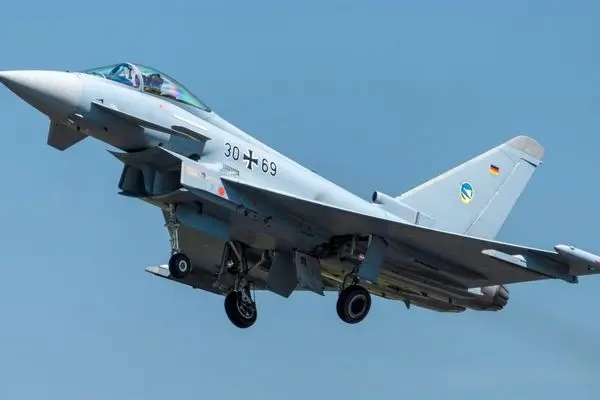 اعزام پنج جنگنده و ۱۵۰ پرسنل نظامی به لهستان توسط آلمان