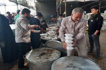 توزیع روزانه ۲۵ هزار پرس غذای گرم در بین زائران مرز مهران