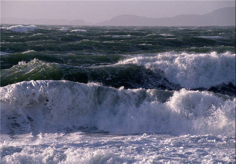 ارتفاع امواج دریا در جنوب کشور تا ۲ متر می‌رسد