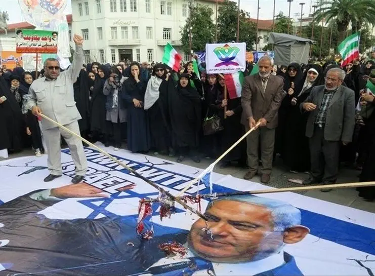 حضور گیلانیان با نگاه بین المللی در راهپیمایی با شکوه ۱۳ آبان امسال