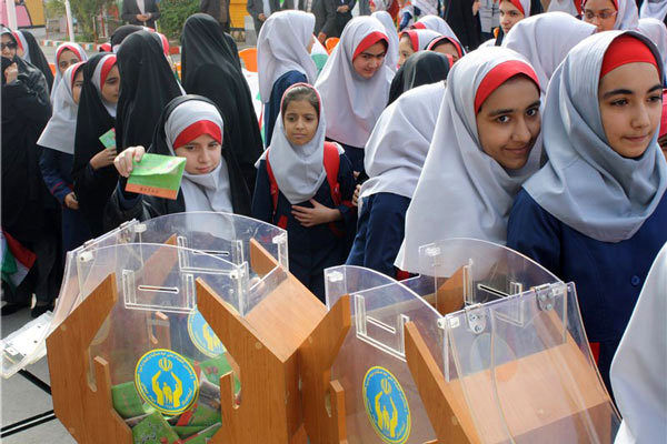 توزیع ۵۰۸ هزار پاکت مهر عاطفه‌ها بین دانش‌آموزان اصفهانی