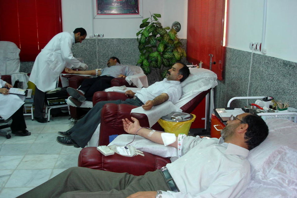 اهداکنندگان خون یک نوبت از دفعات اهدای خود را در ماه مبارک رمضان قرار دهند