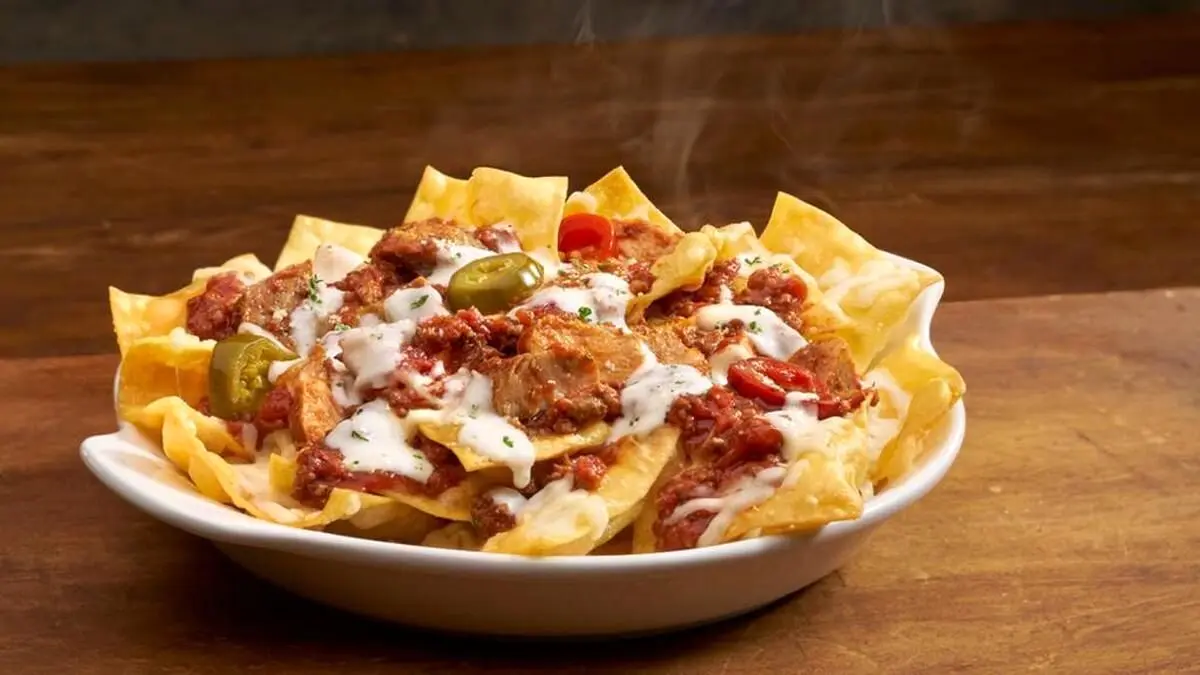 بشقاب داغ چیپس و پنیر را به روش رستورانی درست کن / دیگه بخاطر چیپس و پنیر نرو رستوران