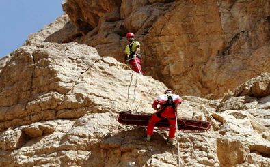 نجات 13 گردشگر گرفتار در ارتفاعات توسط هلال احمر اصفهان