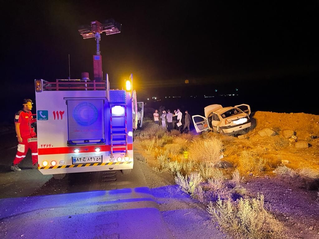 4 مصدوم در حادثه واژگونی خودرو سواری ال 90 در محور یزد به شیراز