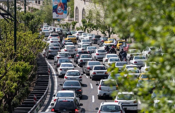 ترافیک در محور آزاد راه تهران - شمال  سنگین است