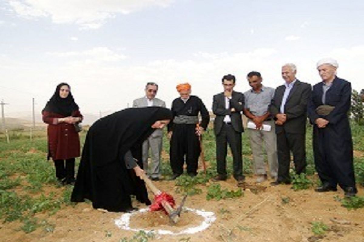 کلنگ احداث مدرسه روستای آلکاباد اشنویه به زمین زده شد