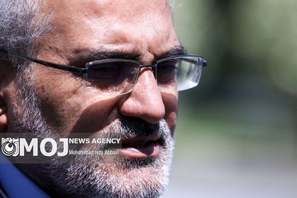 حسینی معاونت پارلمانی ریاست جمهوری را ترک کرد