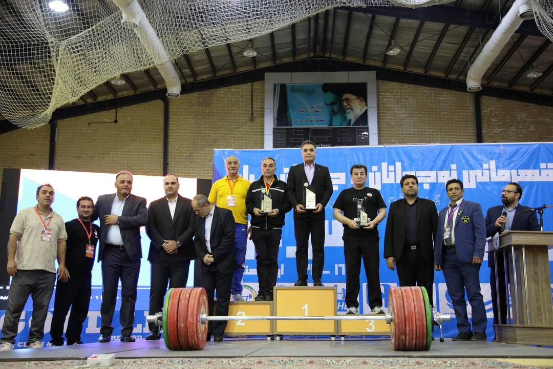 فارس، فاتح مسابقات وزنه برداری جوانان کشور شد 