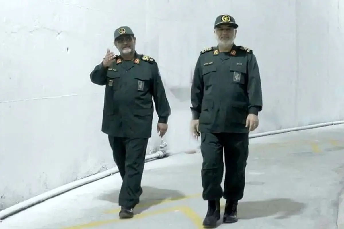 سرلشکر سلامی و سردار تنگسیری از یک پایگاه زیرزمینی بازدید کردند