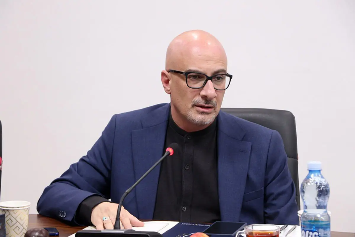 مراقبِ خدشهی سازهای ناکوک به "باهمبودن" ایرانیان باشیم