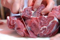 قیمت گوشت گوسفندی در بازار 39 تا 40 هزار تومان است