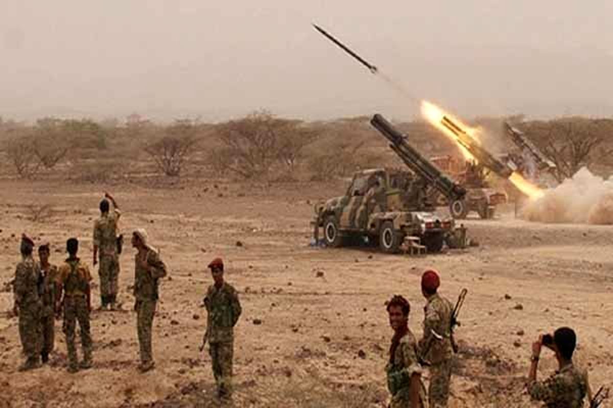 پایگاه نظامیان سعودی در جیزان هدف موشک‌های نیروهای یمنی قرار گرفت