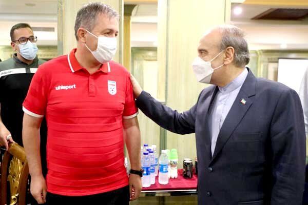 حضور وزیر ورزش و جوانان در جمع تیم ملی فوتبال روحیه بخش است