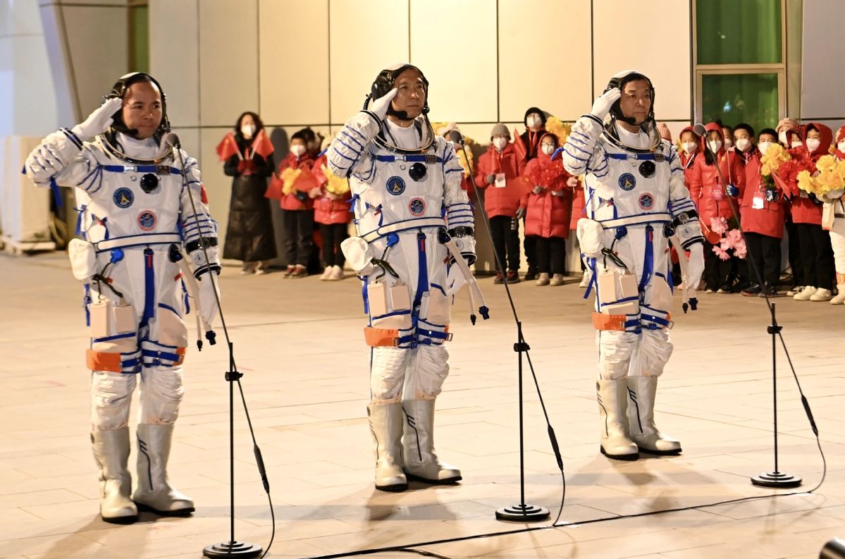 چین سه فضانورد را راهی ایستگاه «تیانگونگ» کرد