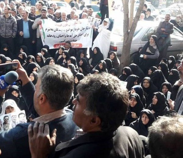 کشاورزان شرق اصفهان از نمایندگان مستعفی مجلس حمایت کردند
