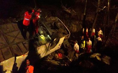 سقوط اتوبوس مسافربری تهران-گنبد به دره/ ۱۹ نفر جان باختند 