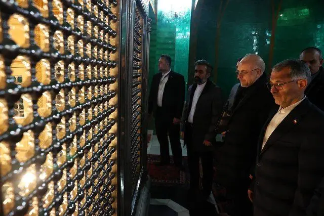 رئیس مجلس حرم مطهر خواهر امام رضا در باکو را زیارت کرد