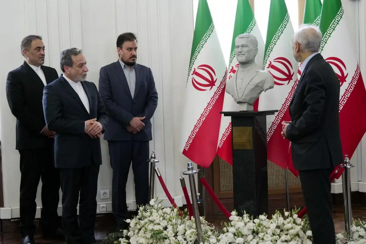 سردیس شهید امیرعبداللهیان در وزارت خارجه رونمایی شد