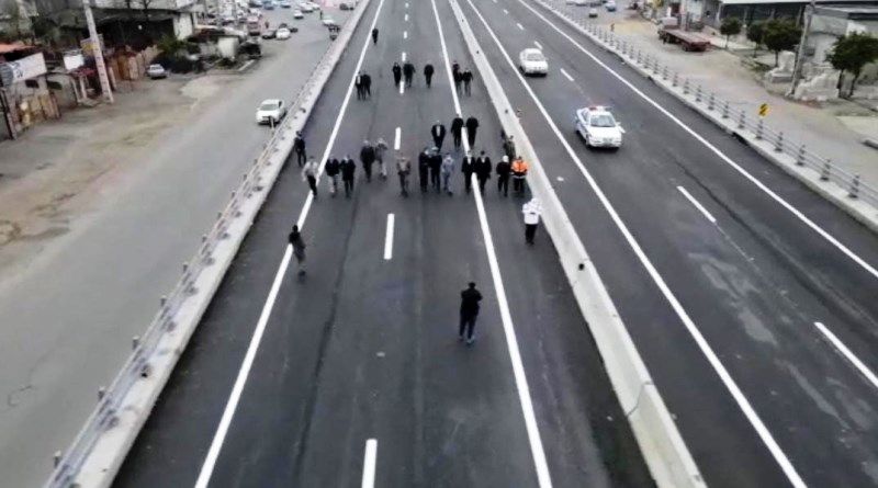 با دستور اکید استاندار مازندران، دو لاین پل رو گذر هزار سنگر آمل به صورت موقت زیر بار ترافیک رفت