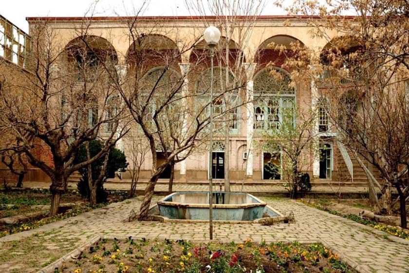 مهم ‌ترین هدف از راه‌اندازی خانه‌های ایرانی حمایت از هنرمندان صنایع ‌دستی است