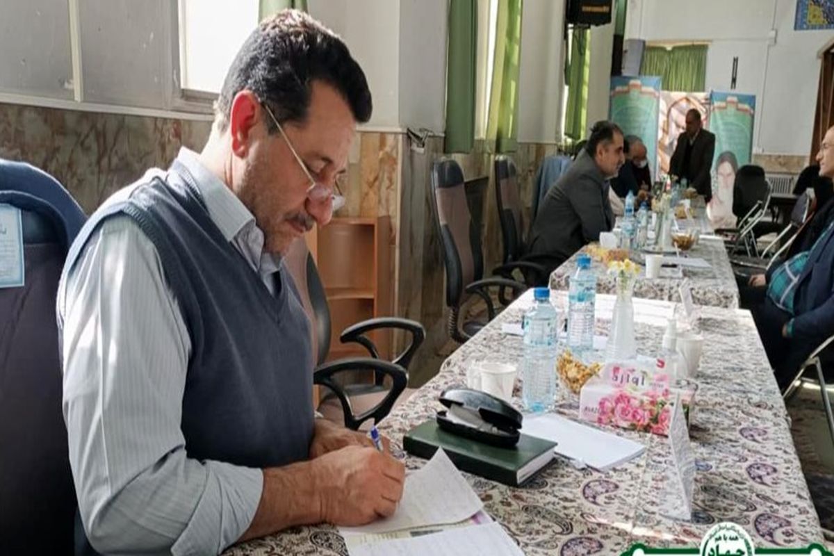 حضور مدیر سازمان تعاون روستایی استان یزد در میز خدمت/ خرید توافقی برای حمایت از باغداران