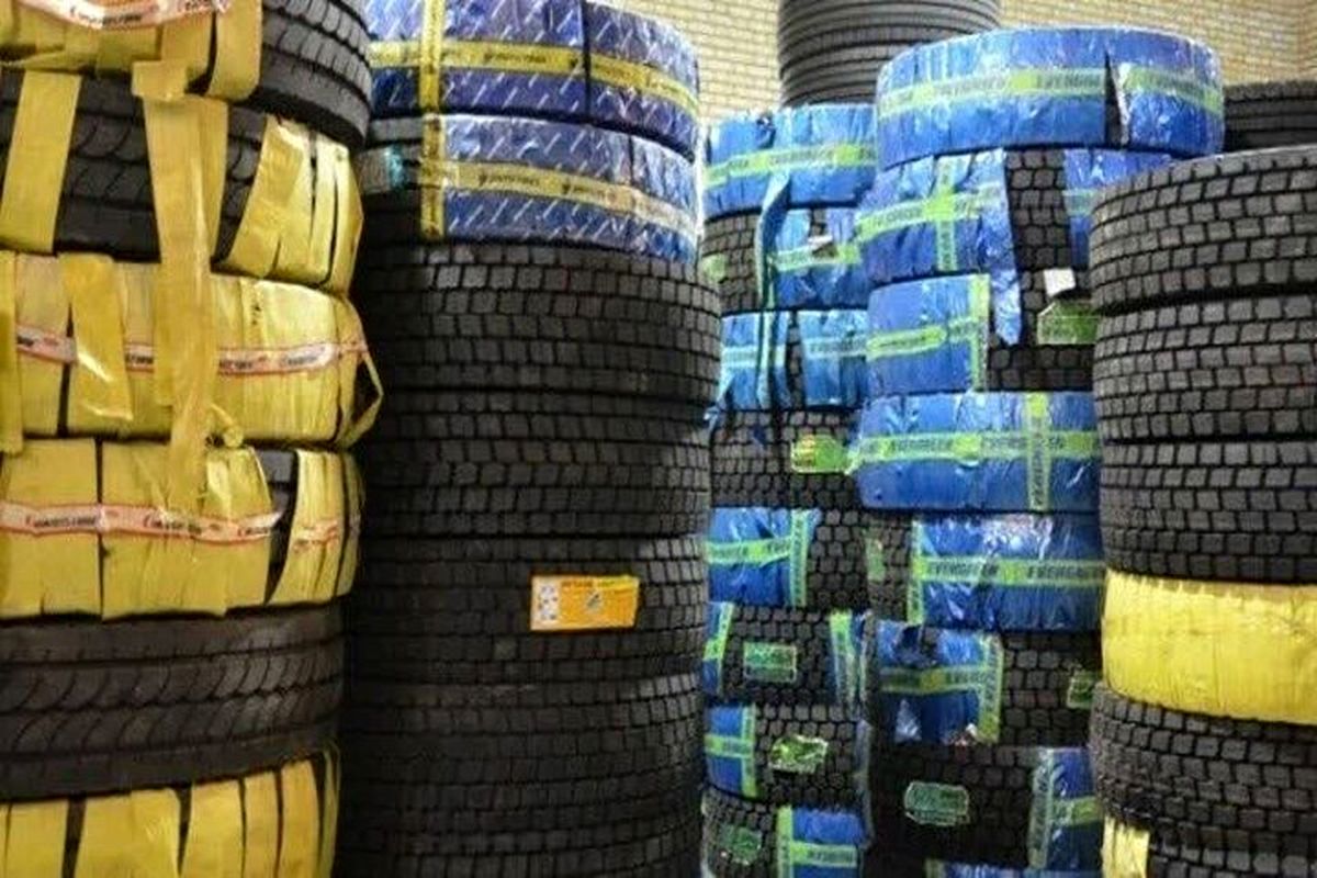 کشف میلیاردی انوع لاستیک قاچاق خودرو از یک انبار در خمینی شهر