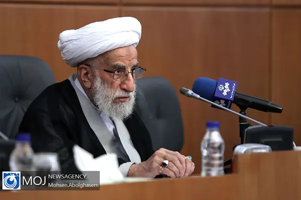 وظیفه حراست از جمهوریت و اسلامیت نظام بر عهده شورای نگهبان است