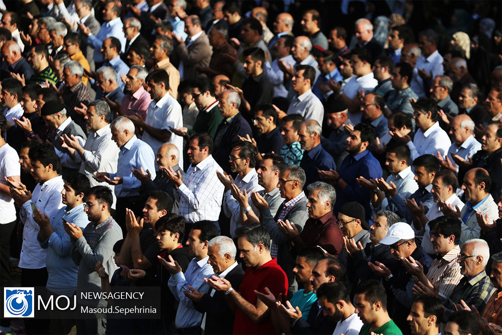 واقعیت جامعه ایران، حضور پرشور صفوف مردم مومن در نماز عید فطر بود