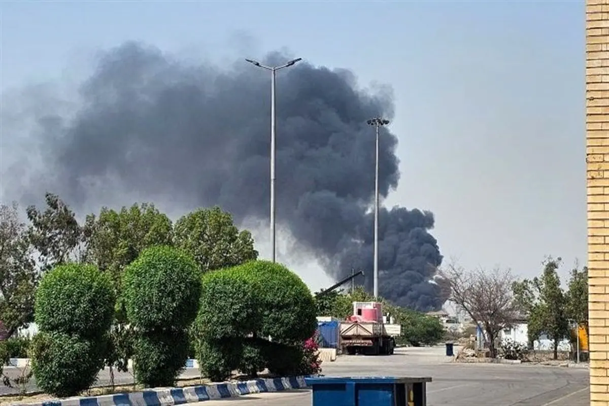 مهار حریق در نزدیکی بندر شهید رجایی بدون تهدید مناطق مسکونی