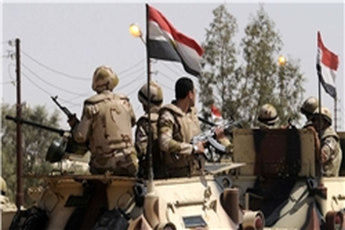۳ کشته و 6 زخمی در حمله به خودروی زرهی مصر در سینا