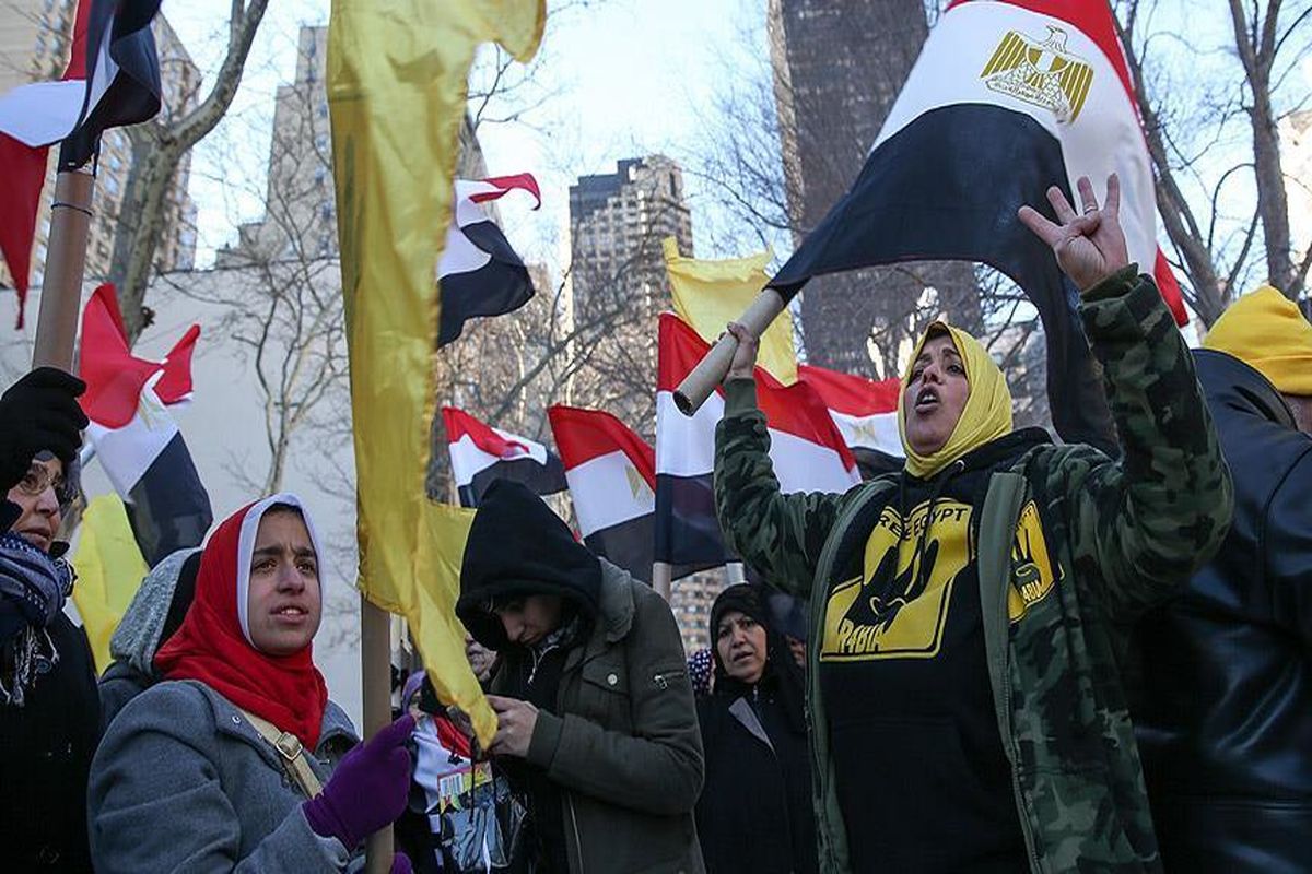 شعار مخالفان عربستان در قاهره / السیسی مورد دشنام قرار گرفت