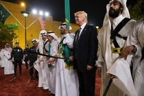 ترامپ با پادشاه عربستان رقصید