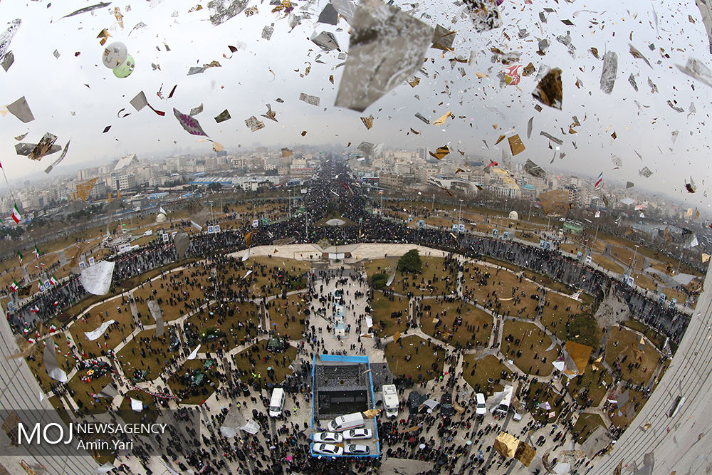جشن چهلمین سال انقلاب از فراز برج آزادی